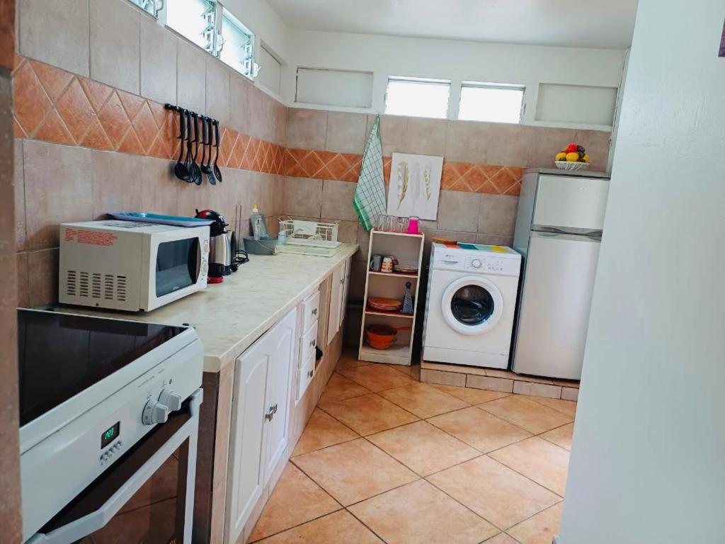 Coquet F2 Climatise Avec Piscine Au Lamentin Διαμέρισμα Le Lamentin Εξωτερικό φωτογραφία