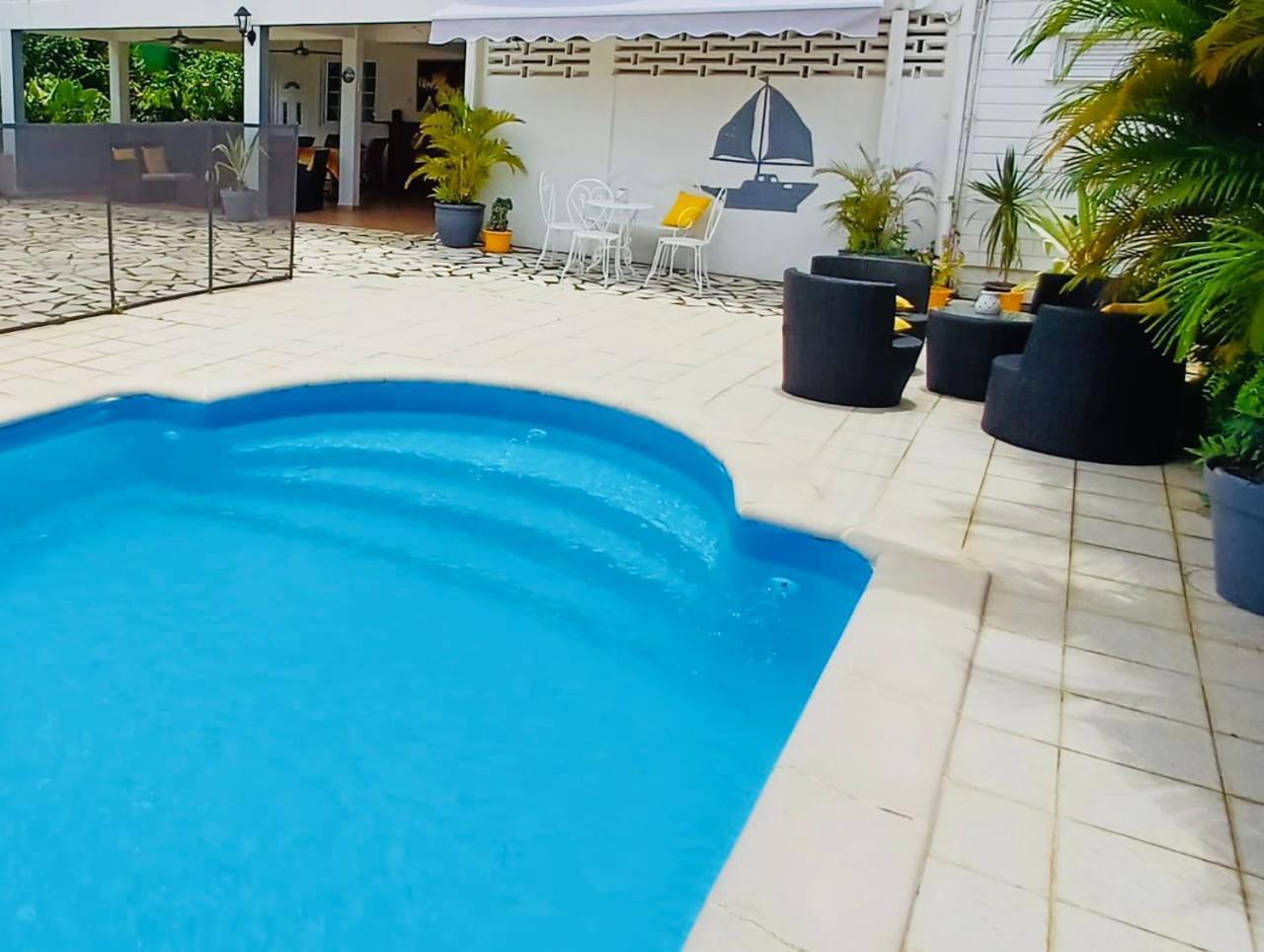 Coquet F2 Climatise Avec Piscine Au Lamentin Διαμέρισμα Le Lamentin Εξωτερικό φωτογραφία